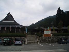 �O��
