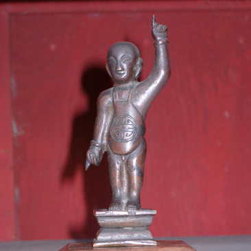 銅製の釈迦誕生仏